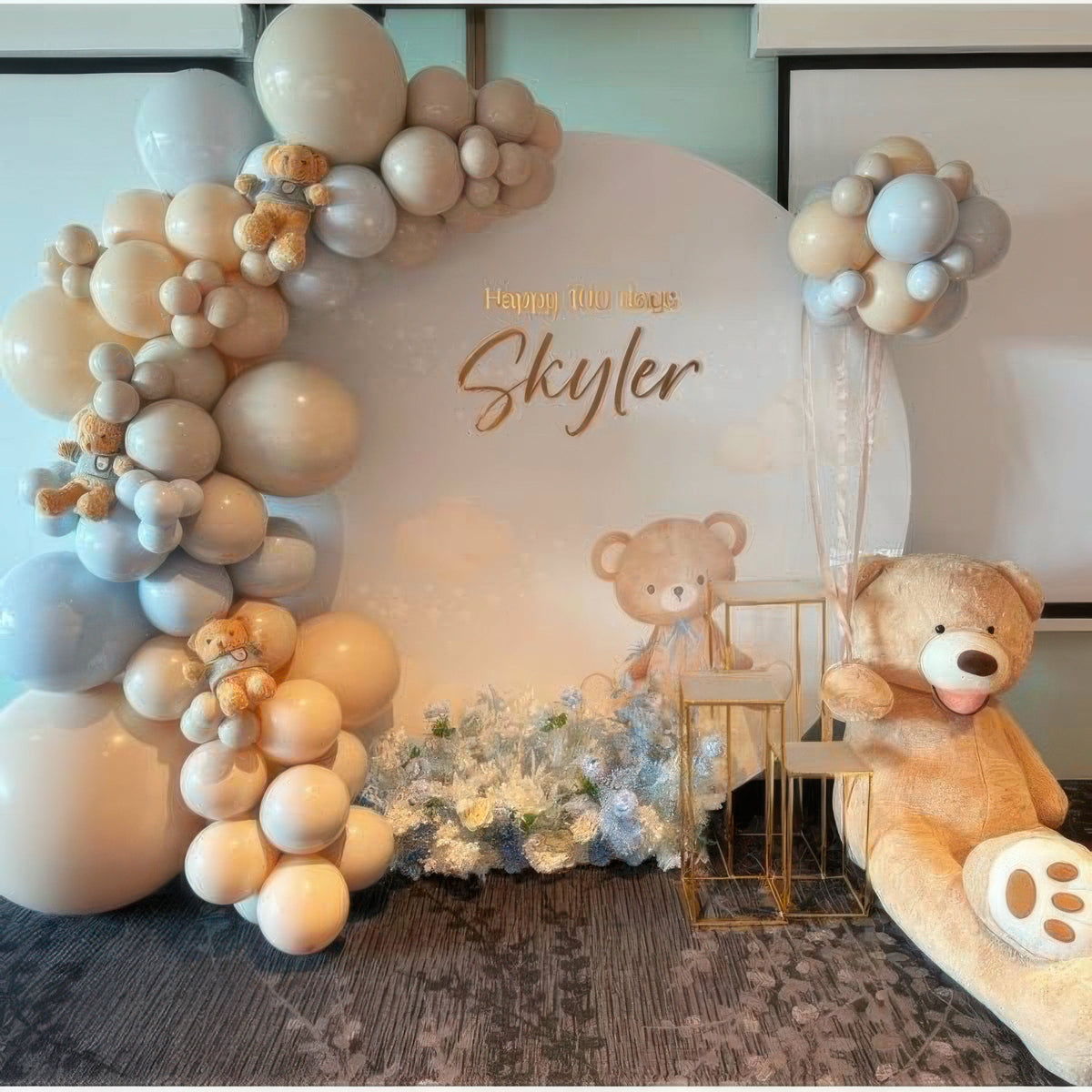Minimalist Bear theme circle arch